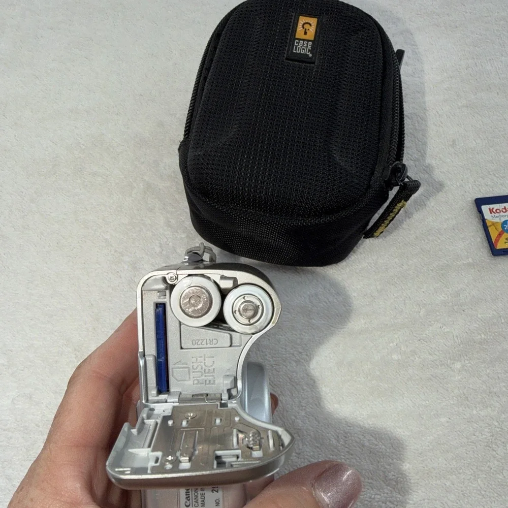 Canon PowerShot A530 5MP Digital Camera with 4x Optical Zoom Tested 2 Memory Car